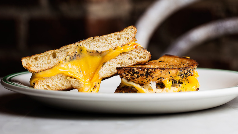 https://www.tastingtable.com/img/gallery/sadelles-everything-bagel-grilled-cheese-recipe-melissa-weller/image-import.jpg