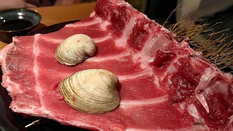 tuna ribs with clam shells on top