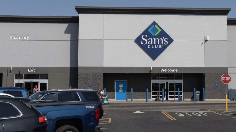 Sam's Club signage