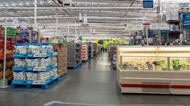 Sam's Club food aisle