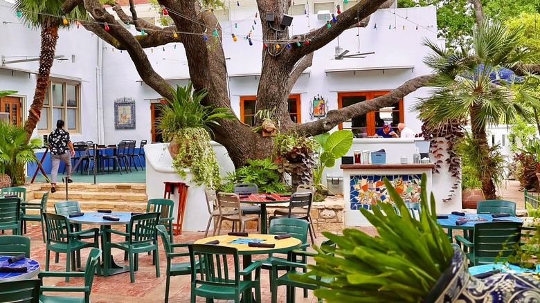 The outdoor patio at La Fonda on Main