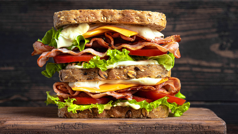 sandwich with lettuce