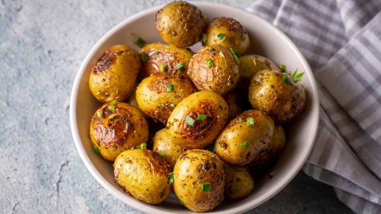 Roasted baby potatoes with herbs