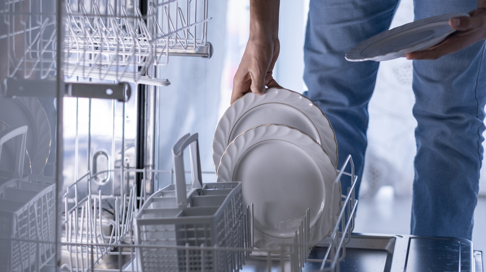 Seriously, Stop Rinsing Your Dishes Before Loading The Dishwasher - Here's Why - Tasting Table