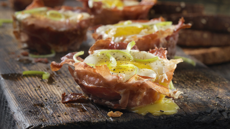 egg filled bacon cups