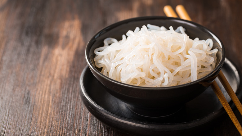 bowl of shirataki noodles