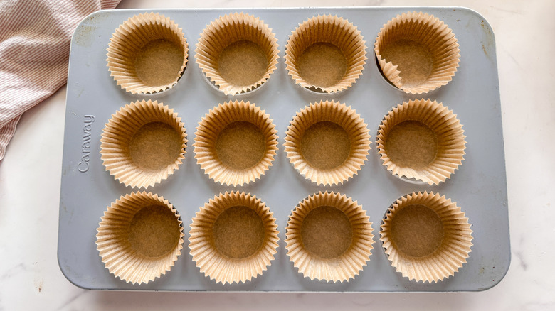 muffin tin with liners