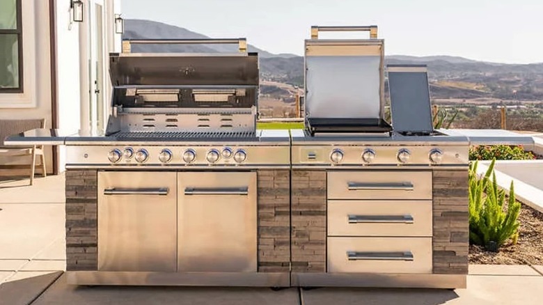 Kirkland Signature Stone Island 12-Burner Gas Grill