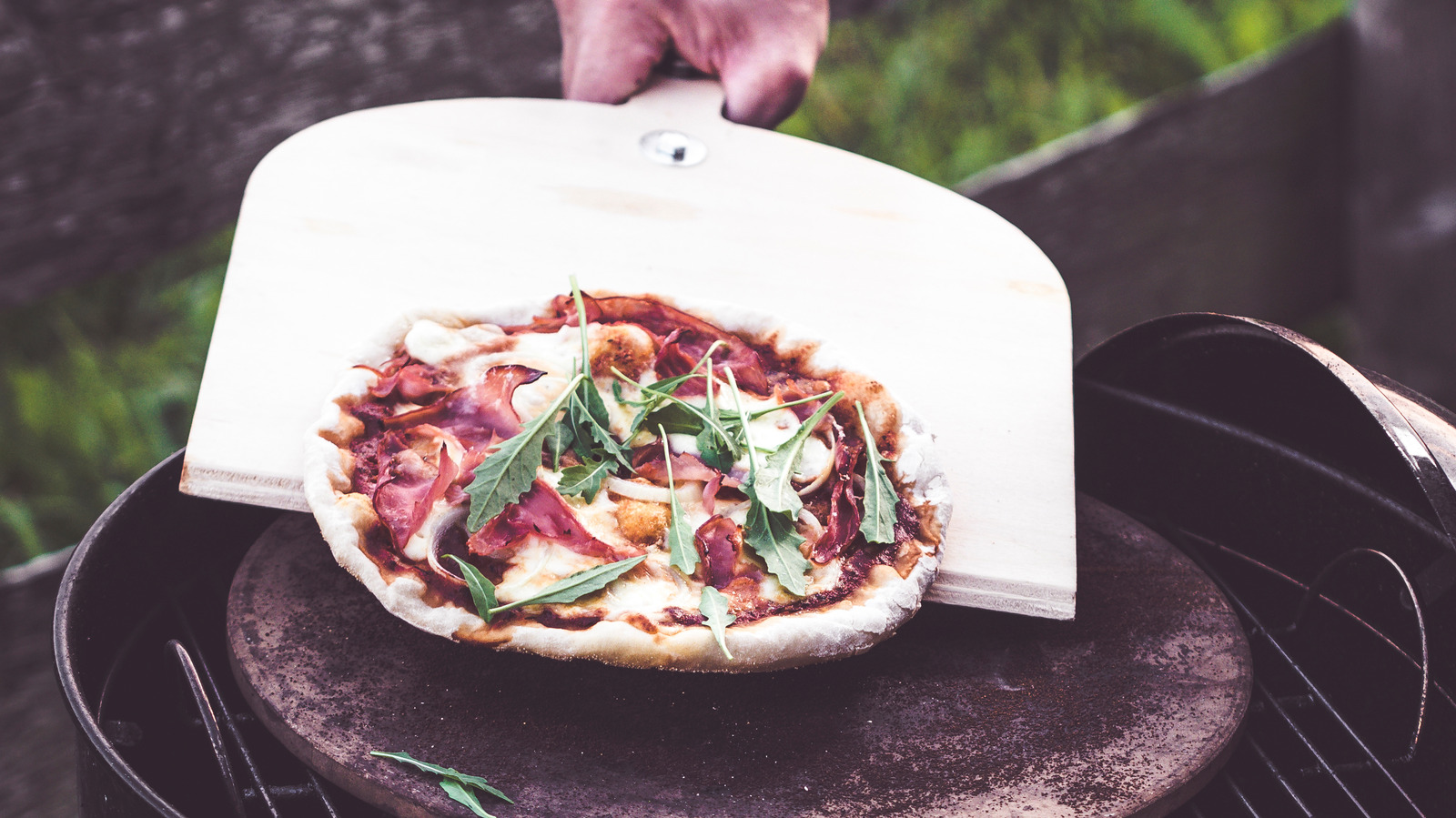 Should You Buy A Short Or LongHandle Pizza Peel?