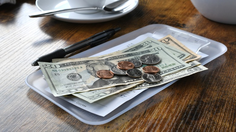 Restaurant cash tip