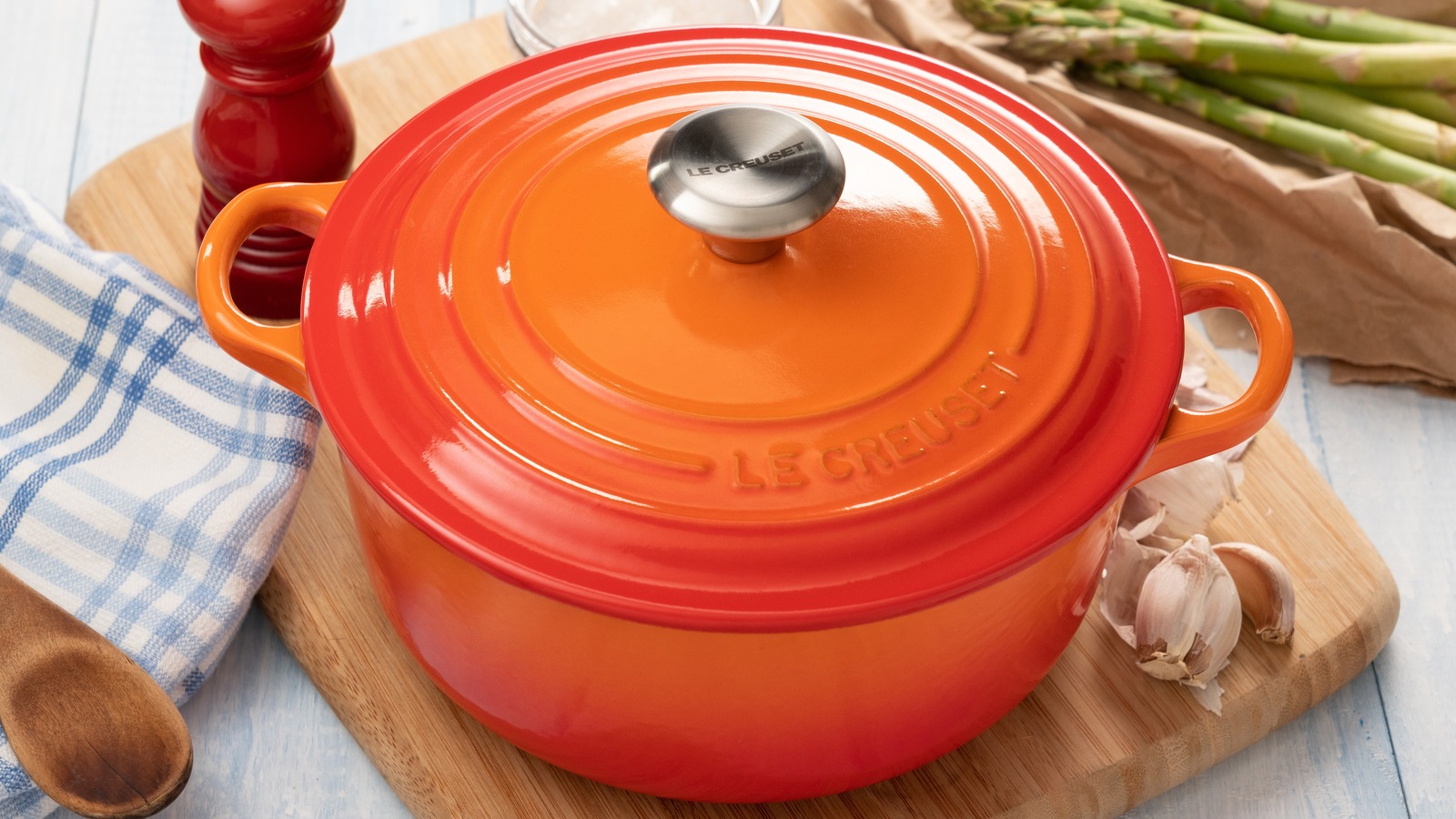 https://www.tastingtable.com/img/gallery/should-you-use-a-dutch-oven-with-chipped-enamel/l-intro-1684165722.jpg