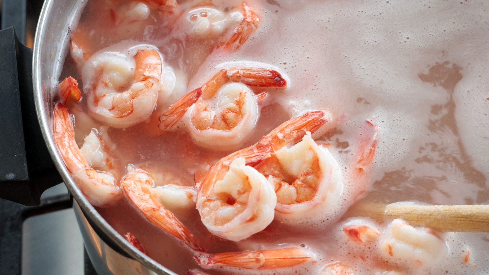 The Liquid Poaching Ingredient For Shrimp Cocktail With Extra Pizzazz - Tasting Table