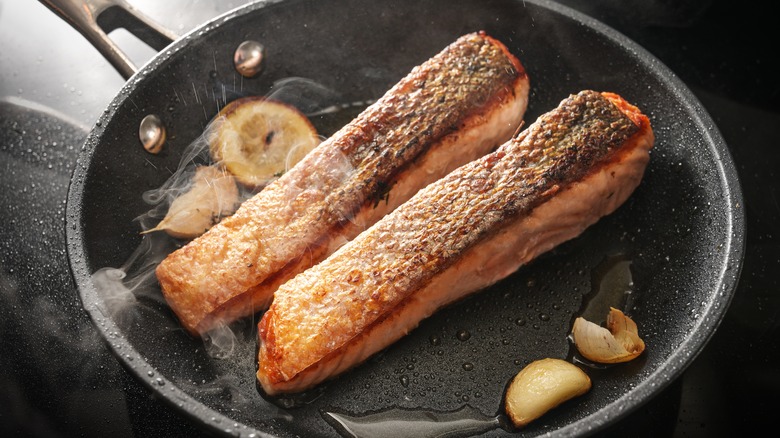 Salmon cooking pan crispy skin 