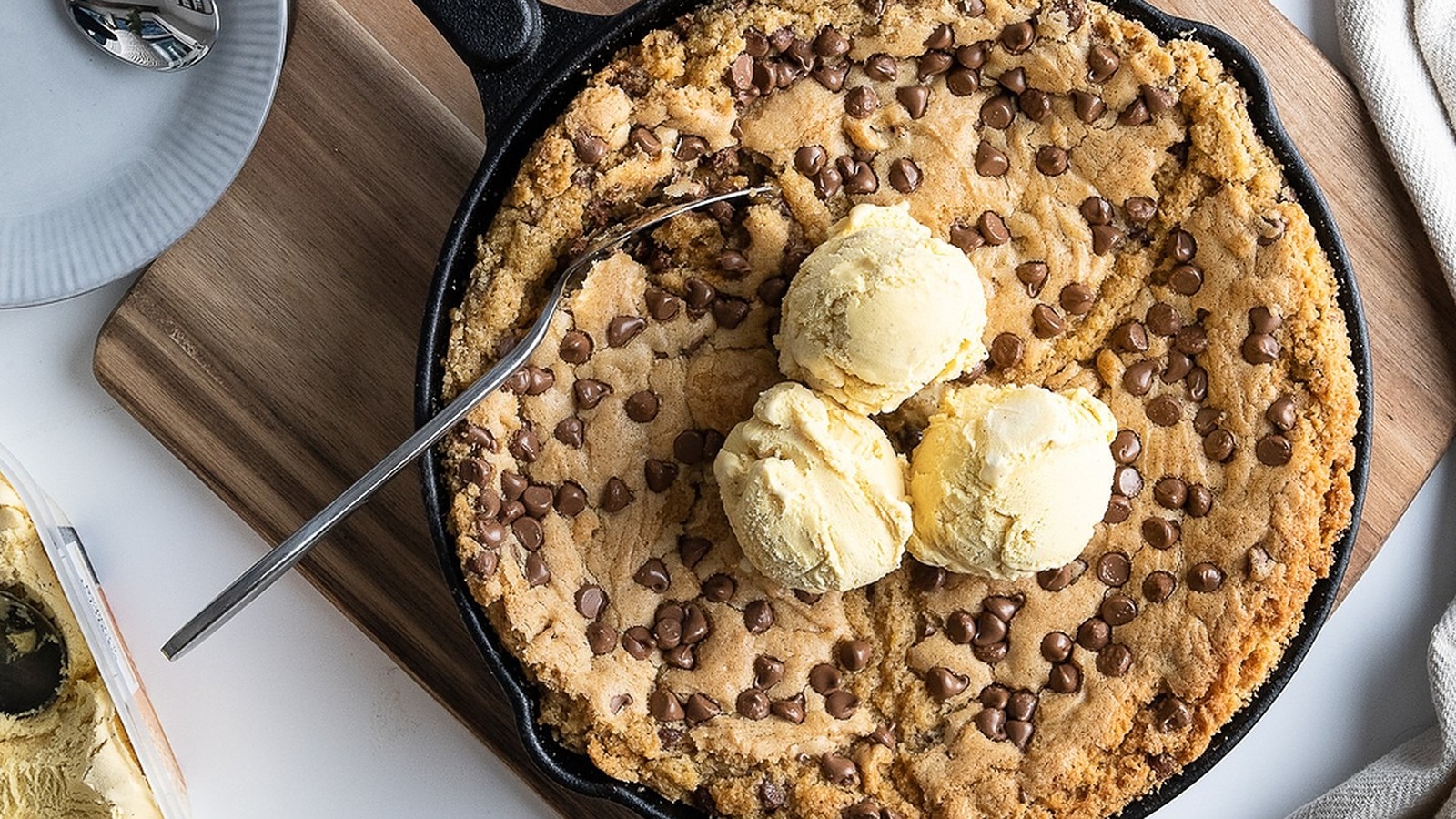 Skillet Chocolate Chip Cookie Recipe - Easy Chocolate Chip Skillet Cookie