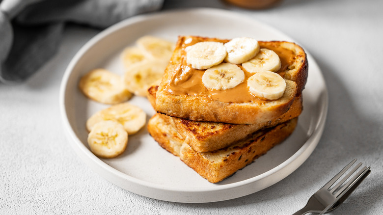 A plate of banana peanut butter toasts