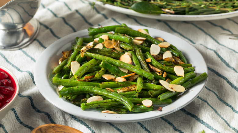 sauteed green beans with nuts