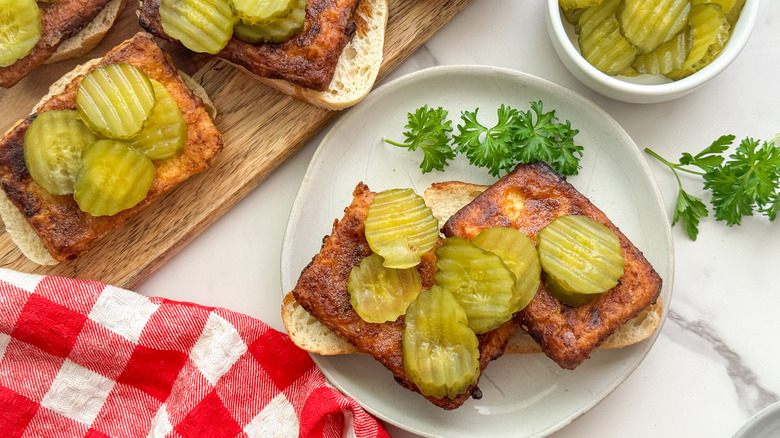Nashville hot tofu on bread with pickles