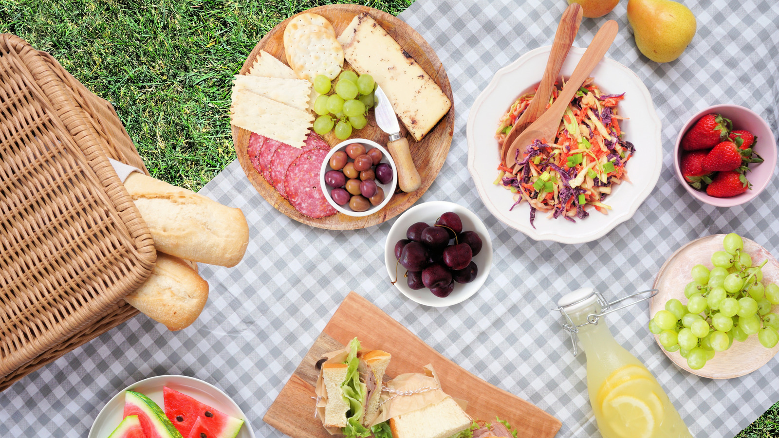 Skip The Complicated And Bulky Dishes For An Easier Picnic - Tasting Table