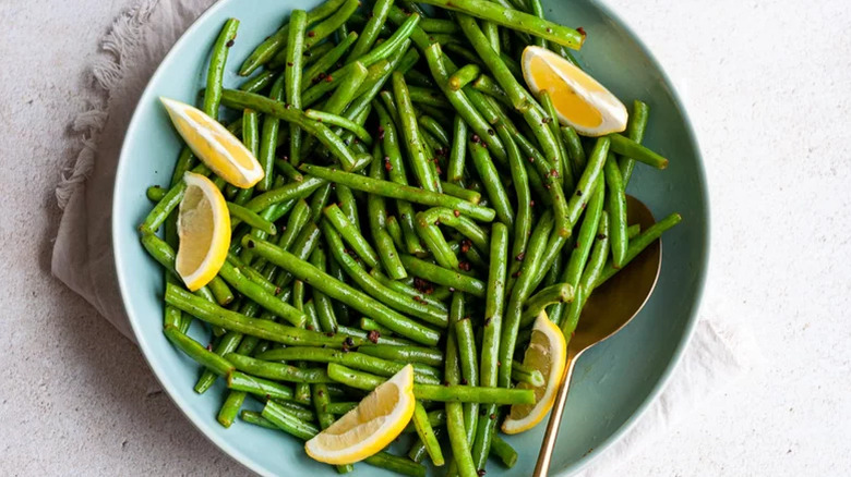 Plate of crunchy lemon garlic green beans