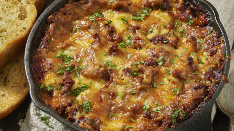 Skillet lasagna with garlic bread