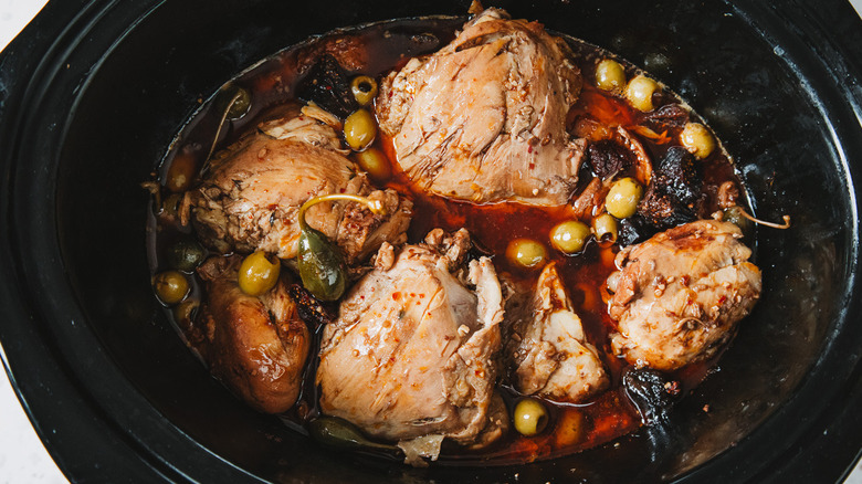 Chicken parts with capers and figs in slow cooker