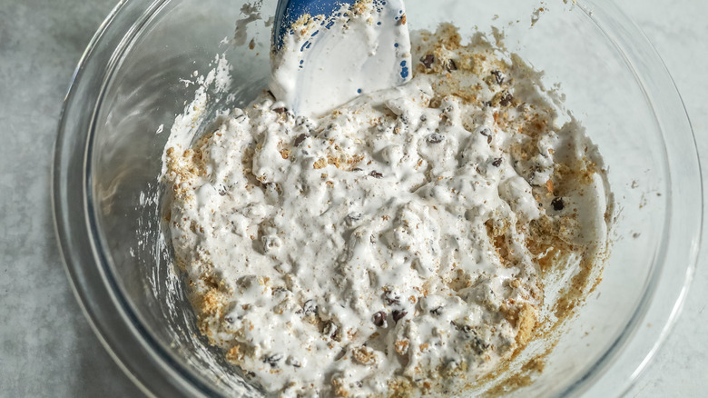 creamy white filling in clear bowl