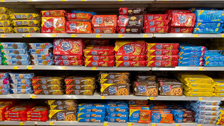 Cookie aisle display