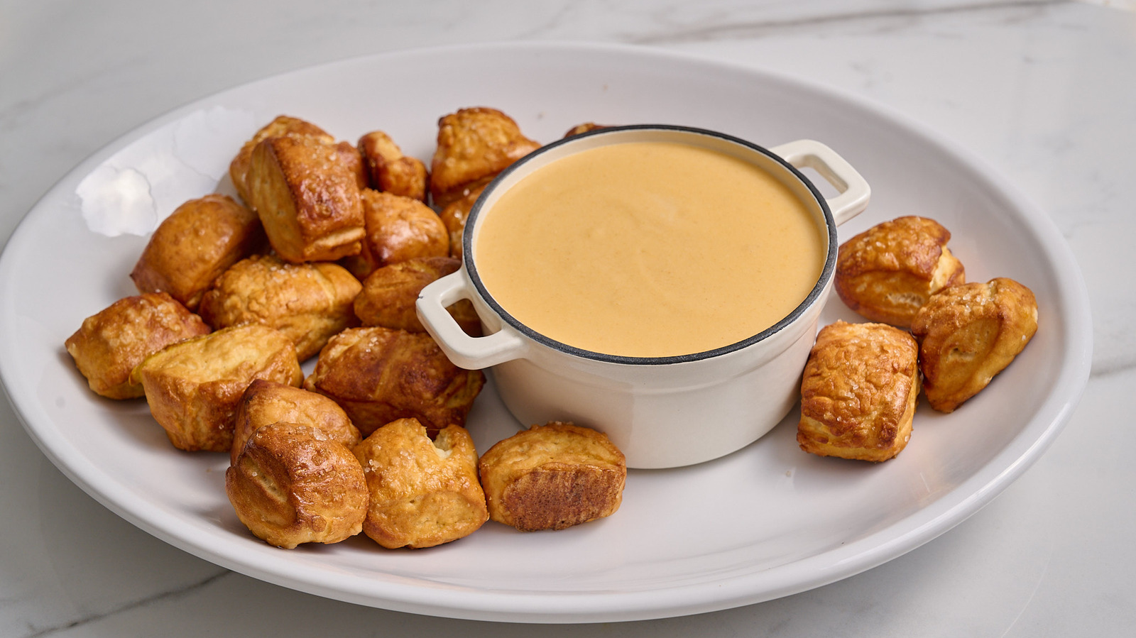 These Soft Pretzel Bites And Beer Cheese Are A Party-Worthy Snack - Tasting Table