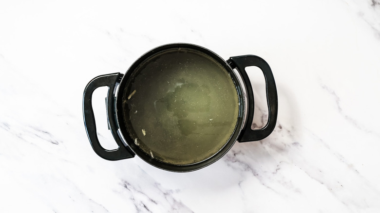 Beer and lemon juice in fondue pot