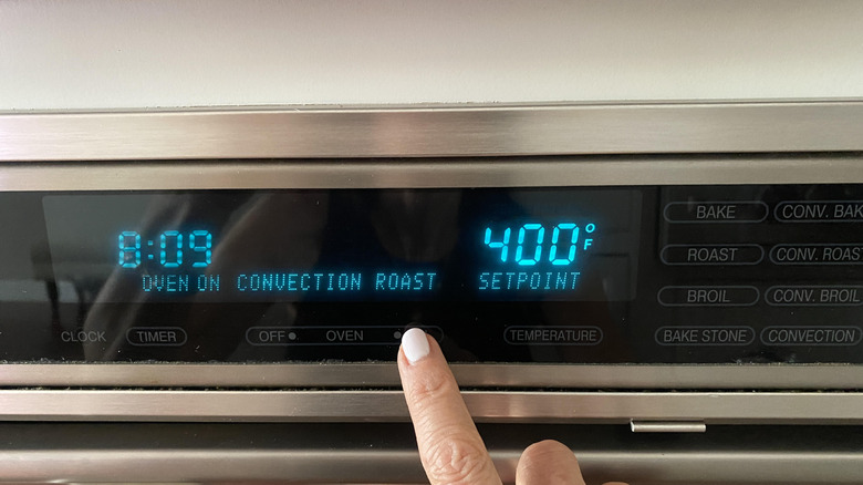 finger setting oven temperature