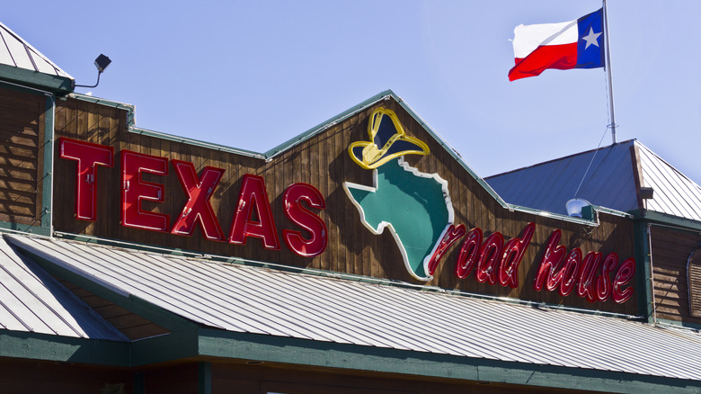Texas Roadhouse exterior restaurant sign with Texas flag