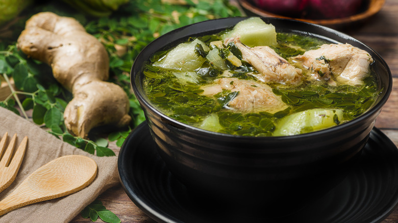 bowl of chicken tinola