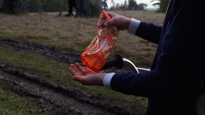 Reese's Pieces scene from "E.T. the Extra-Terrestrial" (1982)
