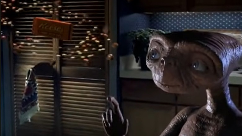 E.T. 20th anniversary Reese's Pieces commercial, 2002