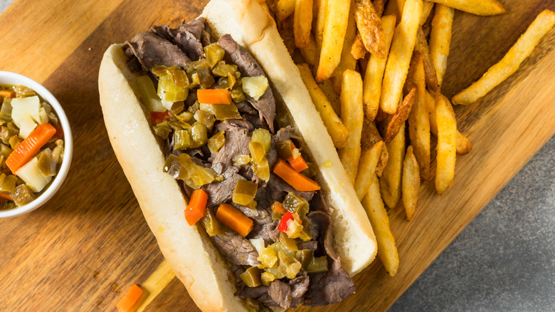 Beef sandwich with giardiniera