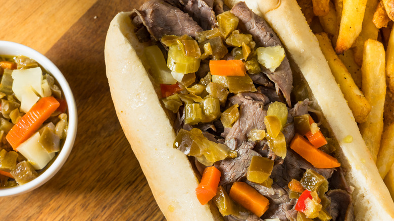 Beef sandwich with giardiniera