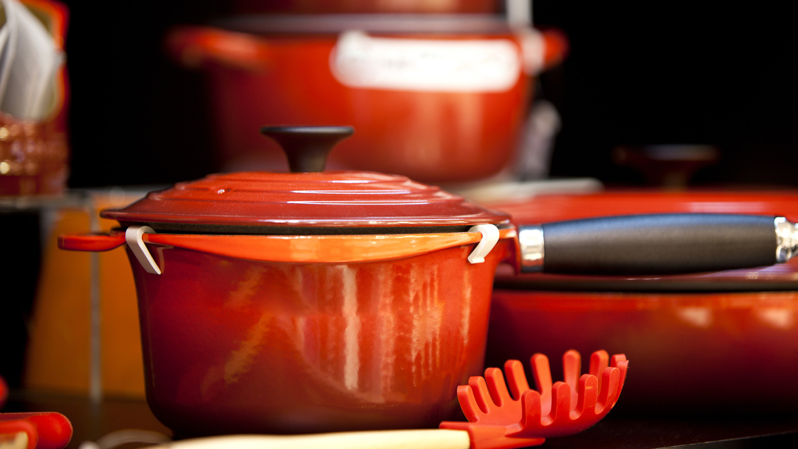 Store Your Le Creuset Pans And Lids Like This To Avoid Chips And Scratches