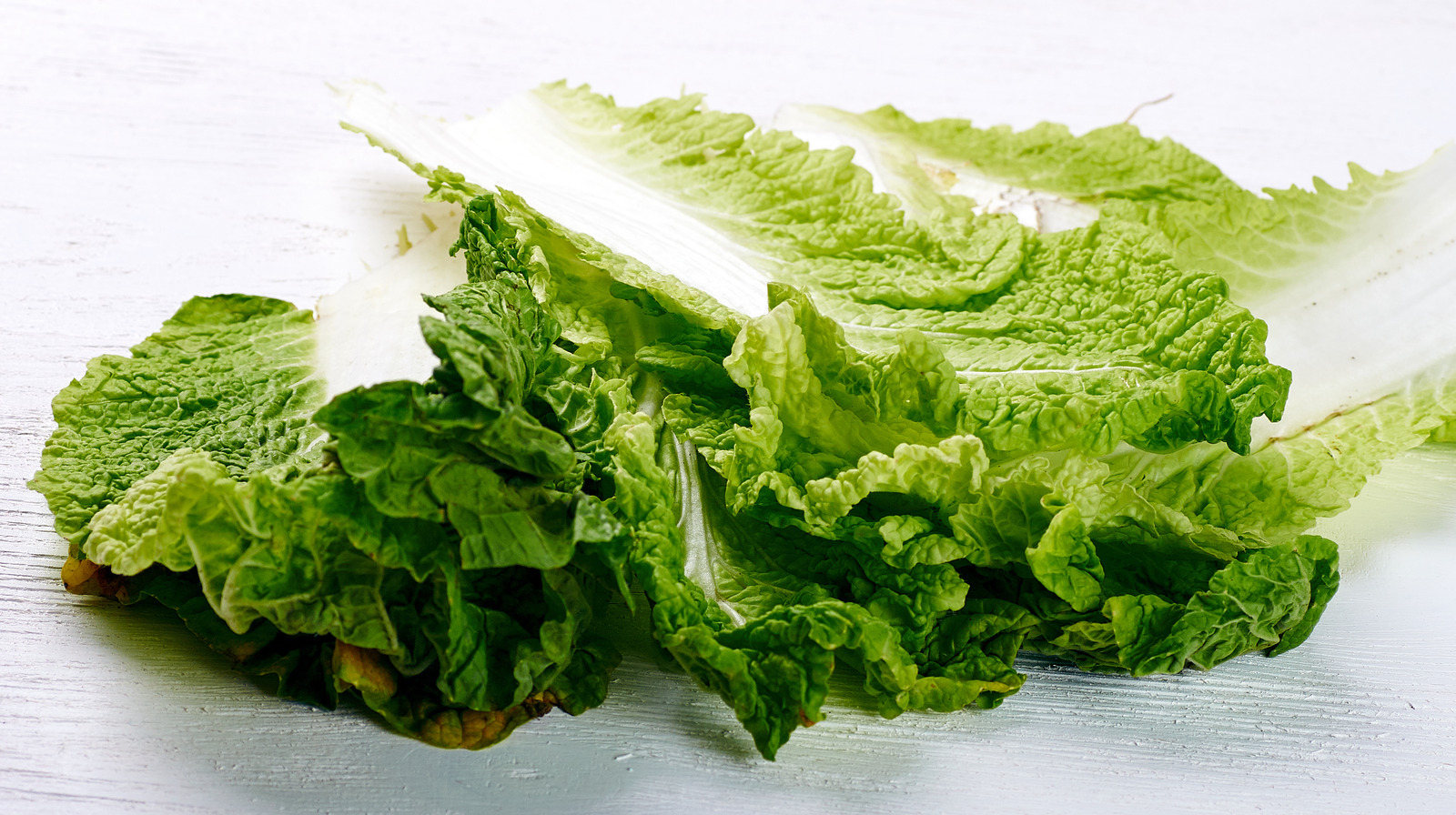 Store Lettuce In Aluminum Foil For Fresher Salads