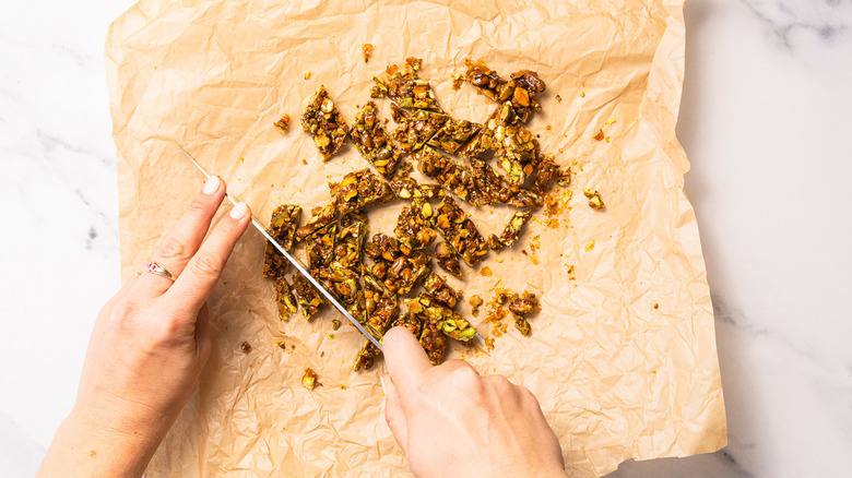 Cutting pistachio brittle