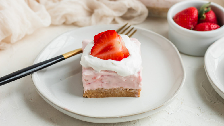 Strawberry cheesecake bar