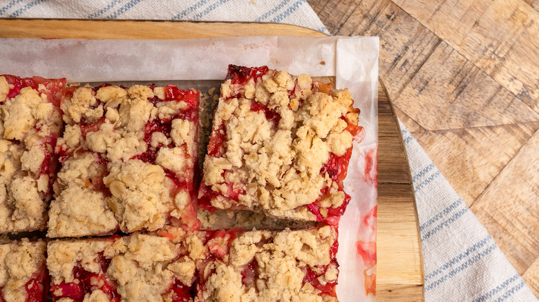 strawberry rhubarb cookie bars