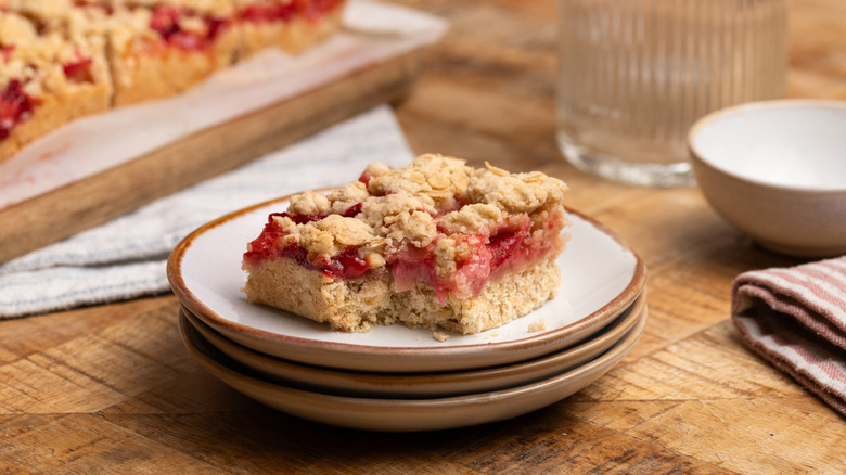 strawberry rhubarb cookie bar
