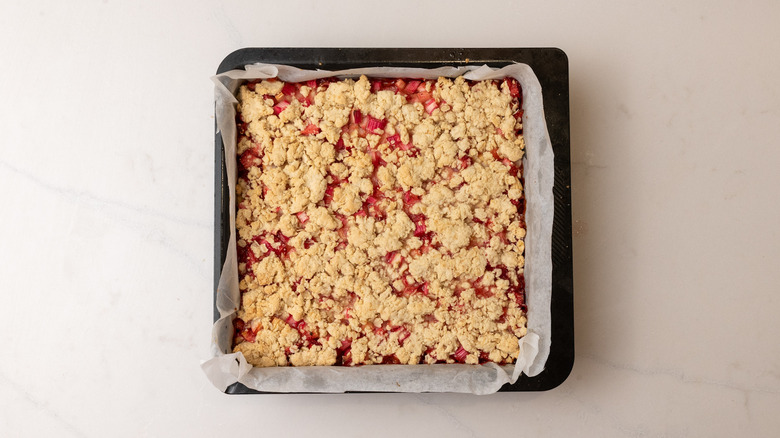 baked strawberry rhubarb cookie bars