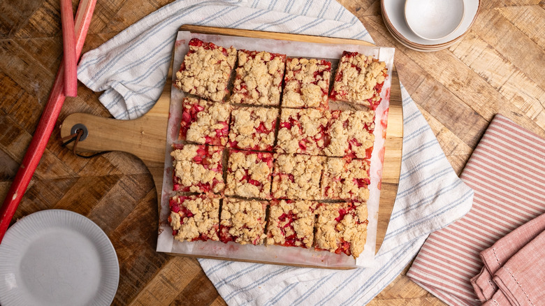 strawberry rhubarb cookie bars