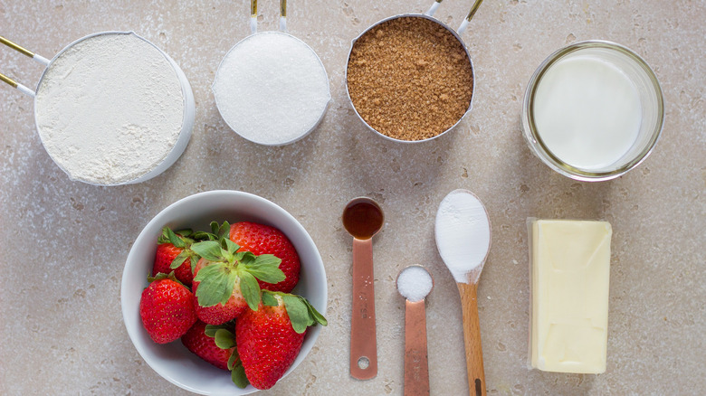 strawberry spoon cake ingredients