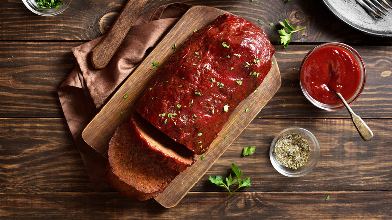 Meatloaf with ketchup
