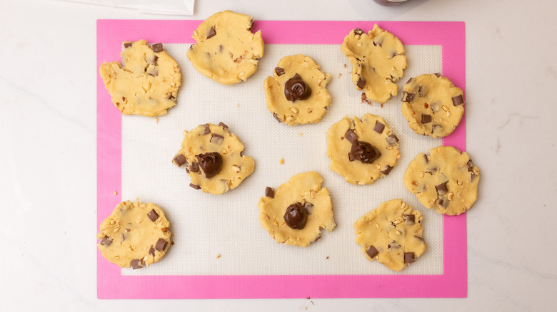 filling cookie dough with Nutella