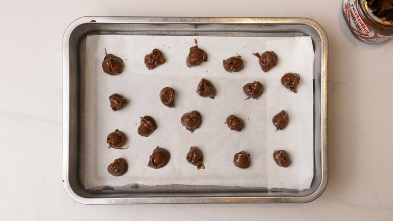 Baking sheet with Nutella dollops