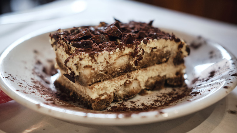 Cake with powdery coffee garnish
