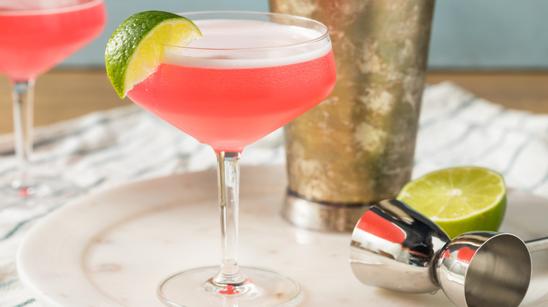 cosmopolitan cocktail with lime